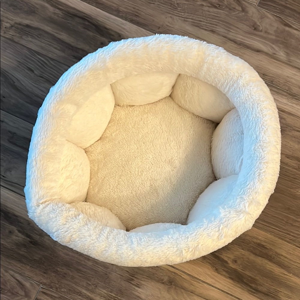 Cozy Cream Pet Bed